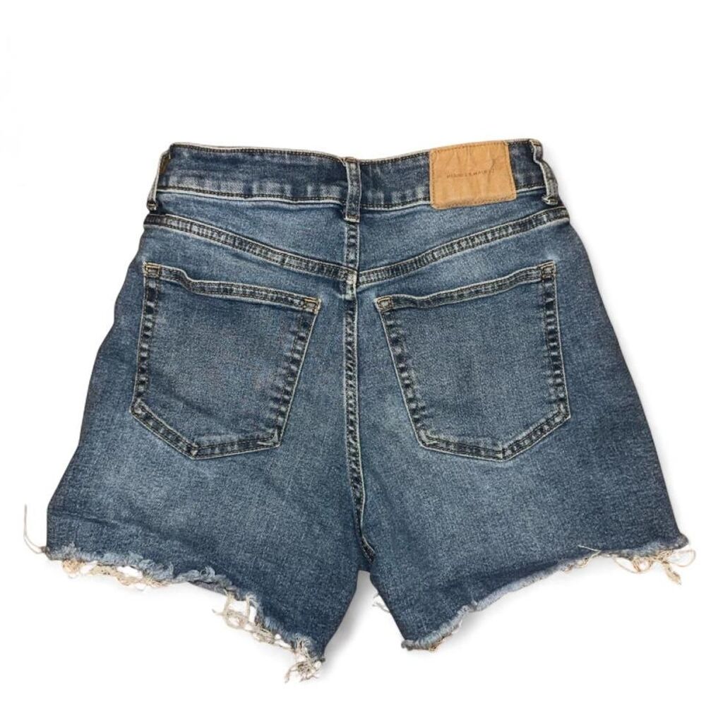 H&M Shorts - Picture 3 of 3